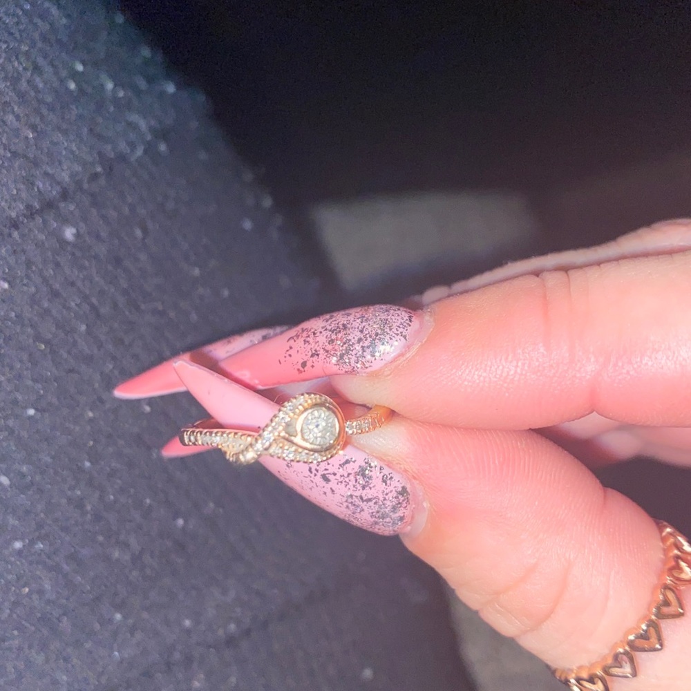 Gold engagement ring - Picture 4 of 8